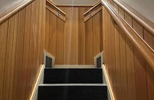 Hotham Heights Apartment | White Crystal 210