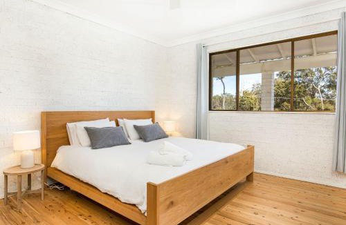 Callala Beach House | Whitewash I Pet Friendly I 5 Mins Walk to Beach