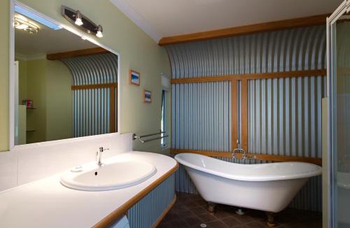 Yallingup Cabin | Wildwood Valley