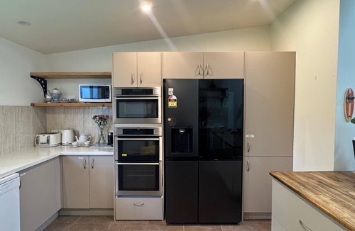 Fullerton Cove House | Willow Barn on 9 country acres - Huge Swim Spa - Sleeps upto 20