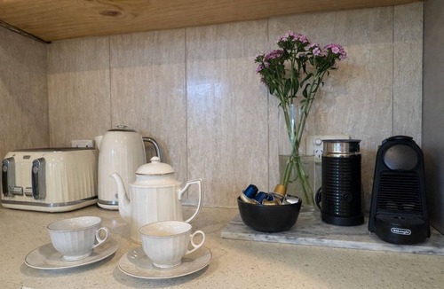 Fullerton Cove House | Willow Barn on 9 country acres - Huge Swim Spa - Sleeps upto 20