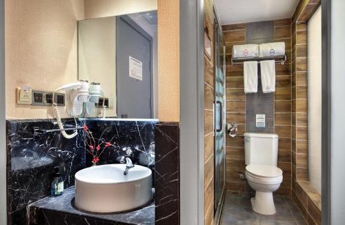 Xiufeng Hotel | Wing Hotel Guilin- Pedestrian Street