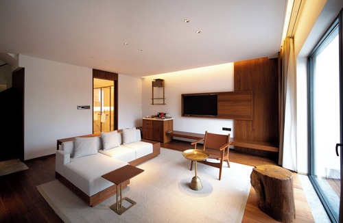 Yi County Hotel | WishGarden Resorts