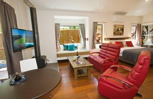 North Tamborine Bed & Breakfast | Witches Falls Cottages