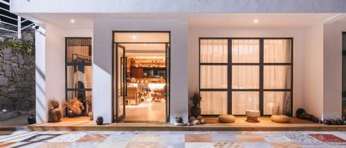 Xiazhi House | Without Asking East or West