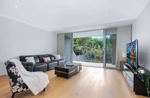 Warrawee Apartment | Wonderful Warrawee with Parking and backyard