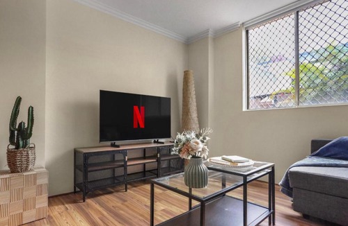 Woolloomooloo Apartment | Woolloomooloo NSW - 3 Bedroom Apartment with 1 Parking Space