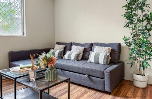 Woolloomooloo Apartment | Woolloomooloo NSW - 3 Bedroom Apartment with 1 Parking Space