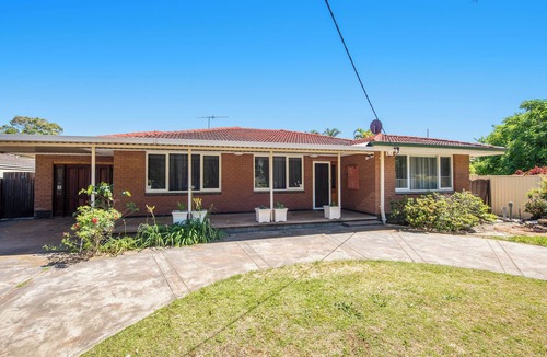 Forrestfield House | Work or Play or Weddings: Huge House, Pool, Shops & Near Airport