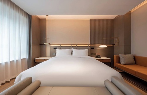 Lixia District Hotel | World Hotel (Jinan CBD Dingjiazhuang Subway Station)