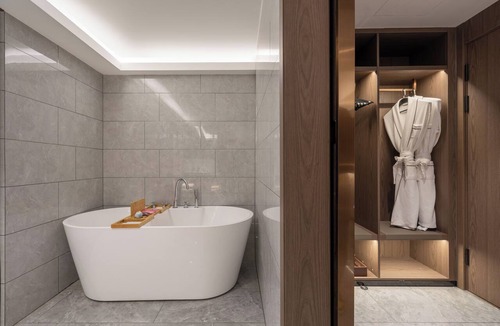 Lixia District Hotel | WorldHotel Quancheng Sqr Kuanholi Branch