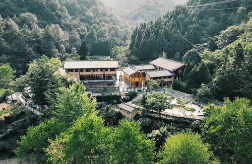 Wudangshan National Park Hotel | Wudang Mountain Manju Manor