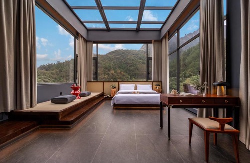 Yongding Hotel | WuYun Designer Boutique Hotel Closest to Tianmen & Fox Fairy Show