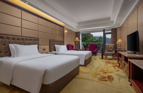 Qionglai Hotel | Wyndham Garden Chengdu Huashuiwan