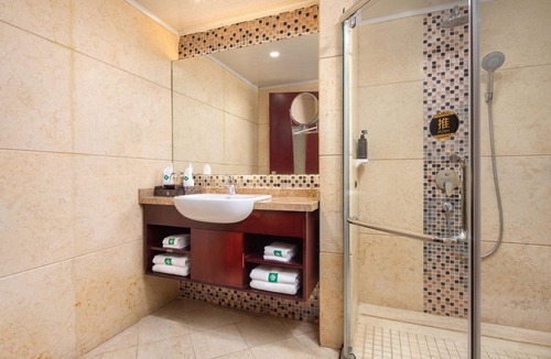 Qionglai Hotel | Wyndham Garden Chengdu Huashuiwan