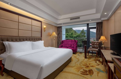Qionglai Hotel | Wyndham Garden Chengdu Huashuiwan