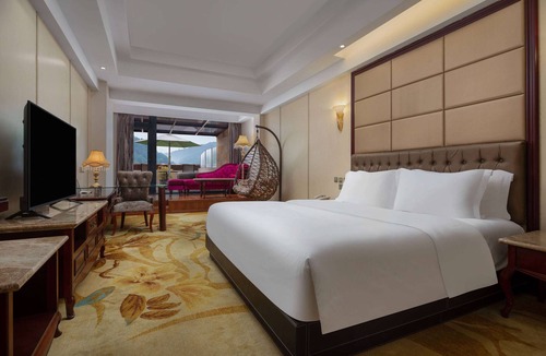 Qionglai Hotel | Wyndham Garden Chengdu Huashuiwan