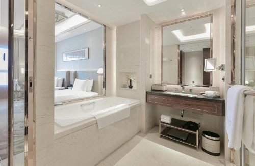 Chongqing Hotel | Wyndham Grand Plaza Royale Chongqing