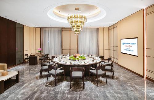 Neijiang Hotel | Wyndham Grand Plaza Royale Longchang
