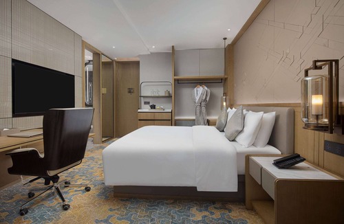 Longquan Hotel | Wyndham Longquan Downtown