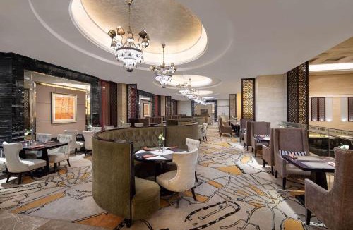 Shihe District Hotel | Wyndham Xinyang Downtown