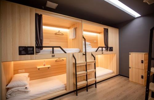 Zhonglou Shangquan Hostel | Xi'an Desti Youth Park Hostel Bell & Drum Tower-24H Reception&English Service&Cafe&Bar&Luggage Storage&Large Public Area