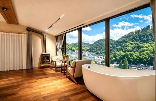Fenghuang House | Xianxiuju Garden Courtyard B&B