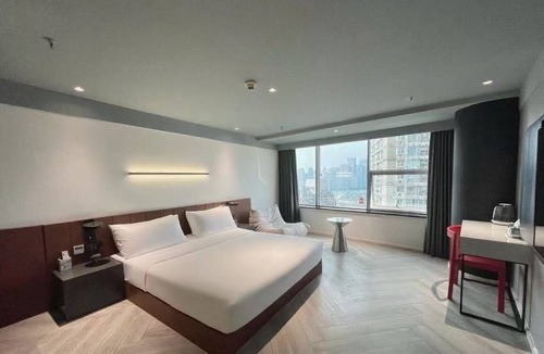 Jeifangbei Central Business District Hotel | Xingzhi Yunbo Riverview Hotel (Chongqing Jiefangbei Hongyadong Branch)