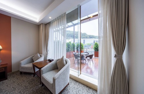 Bao'an Hotel | Xinrun Hua Hotel Hongqiao Park Branch