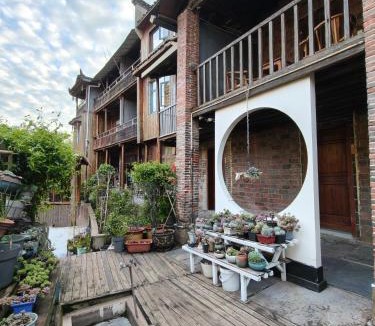 Fenghuang House | Xinsu Courtyard View GuestHouse