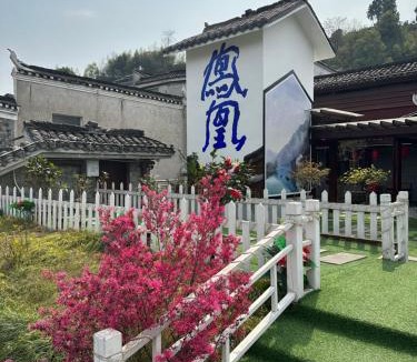 Fenghuang Hotel | Xizha River View Homestay
