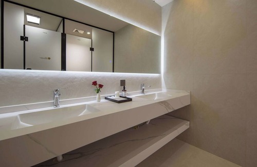 Shangri-La Bed & Breakfast | Xuejian Homestay