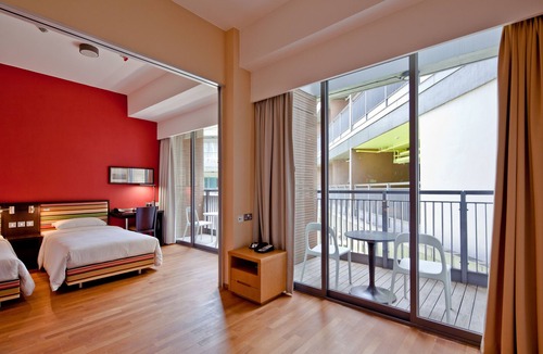 Chai Wan Hotel | Y Loft Youth Square