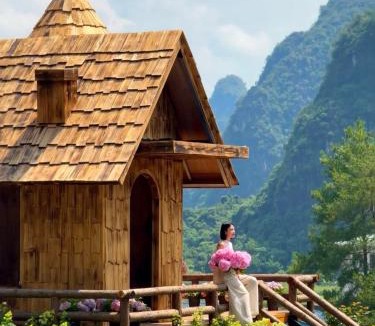 Ten Mile Gallery Hotel | Yangshuo Fadai overhanging hot spring light luxury hotel