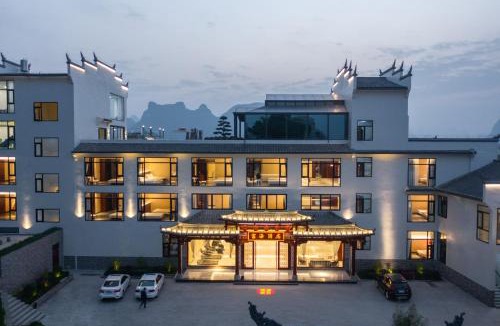 Yangshuo Hotel | Yangshuo Fuhai Silk Fan Retreat - Grand 5-star Li River Resort with rooftop pool & rare painted fan heritage beside