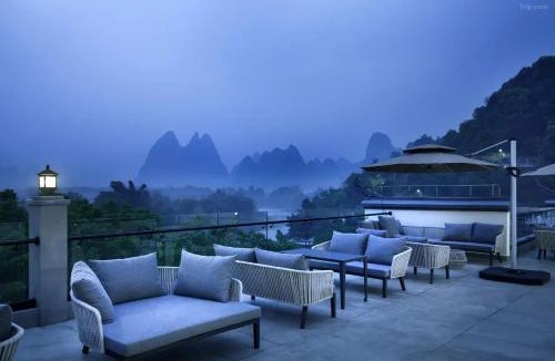 Yangshuo Hotel | Yangshuo Fuhai Silk Fan Retreat - Grand 5-star Li River Resort with rooftop pool & rare painted fan heritage beside