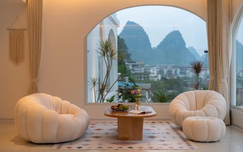 Ten Mile Gallery Hotel | Yangshuo MINOS Hotel-Inspired by Santorini design, Entrance of Ten-Mile Gallery,Free Laundry,Itinerary Hepler,Book Tickets in Advance,E Scooter Service