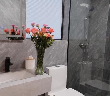 Ten Mile Gallery House | Yangshuo Pinyuege B&B - Moon Mountain Branch