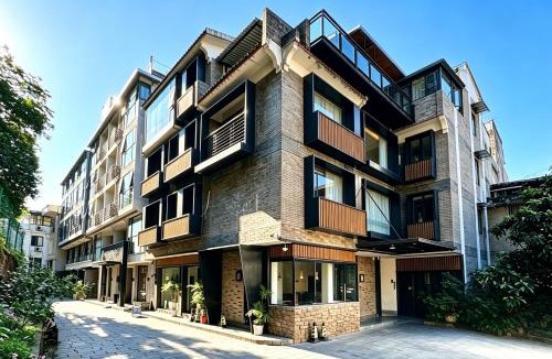 Yangshuo Hotel | Yangshuo Tea House Inn - By West Street and Li River