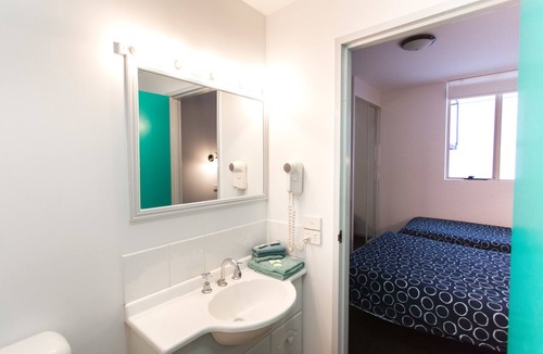 Sullivan's Cove Hostel | YHA Hobart Central