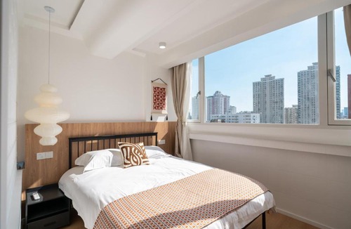 Xuhui Apartment | Yi Du Home with City View-Near Jiashan Rd Metro -Easy Reach to Tianzifang - Credit Cards Accepted