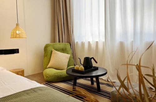 Haining Road Apartment | 忆-SH Cinema Serviced Independent Apartment B&B-Near East Nan Jing Road-People's Square-line8&12