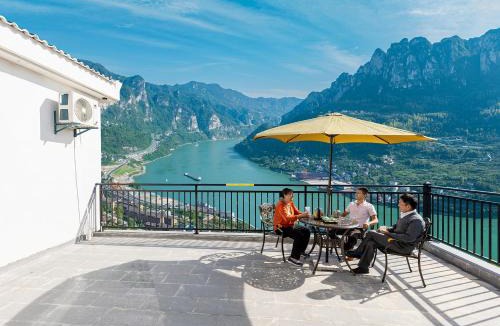 Yiling Qu Hotel | Yichang Leisurely River View Inn - Three Gorges Branch