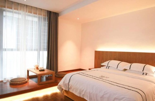 Fenghuang House | Yinlu Bedroom Fenghuang Hongqiao Shop
