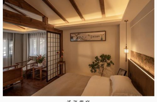 Dayan Old Town Hotel | Yiyuan Snow Mountain View Historical Naxi House - Lijiang Old Town Mufu Branch - English service and tour arrangement