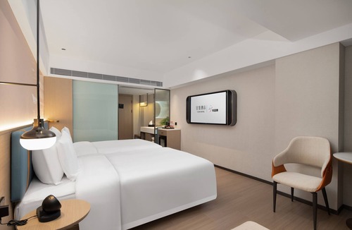 Haizhu Hotel | Yizhi Hotel Changgang Metro Station - Free Shuttle Bus during Canton Fair