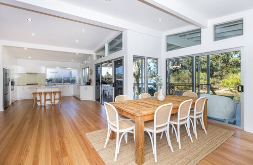 Burleigh Heads Apartment | Your luxury waterfront holiday awaits at this stunning 5-bed pet-friendly home.