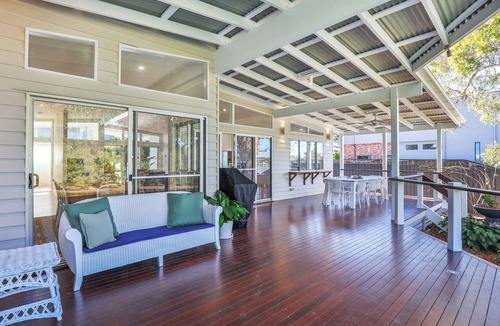 Burleigh Heads Apartment | Your luxury waterfront holiday awaits at this stunning 5-bed pet-friendly home.
