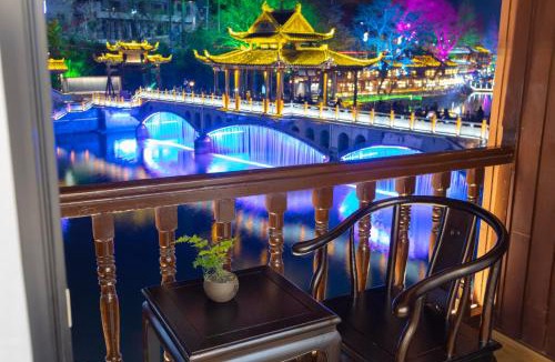 Fenghuang Hotel | Yueying Tuojiang Riverview Homestay(Phoenix Ancient City)