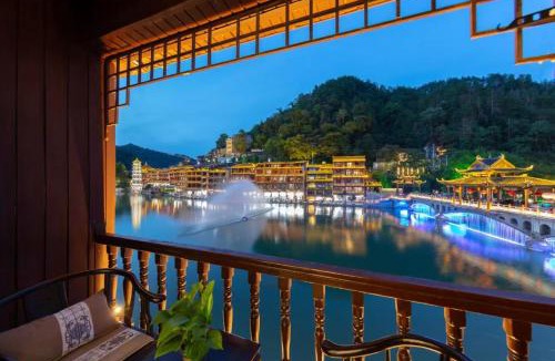 Fenghuang Hotel | Yueying Tuojiang Riverview Homestay(Phoenix Ancient City)